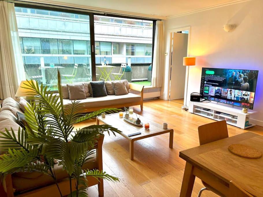 Champs Elysees-belle Terrasse, Luxueux Appartement *
