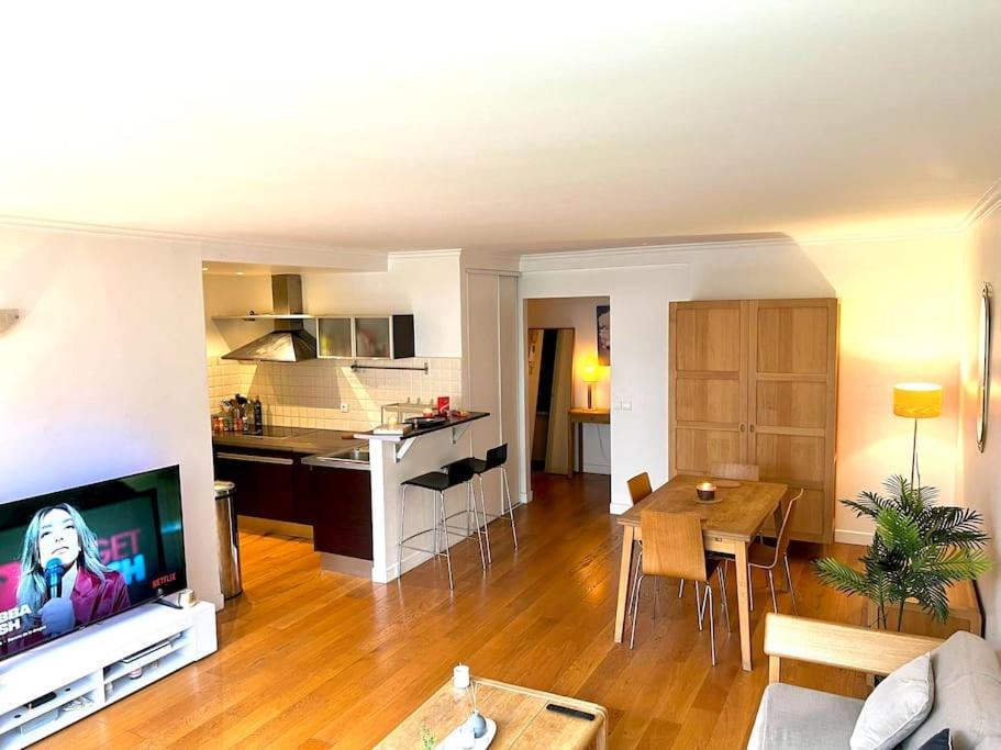 Champs Elysees-belle Terrasse, Luxueux Appartement *